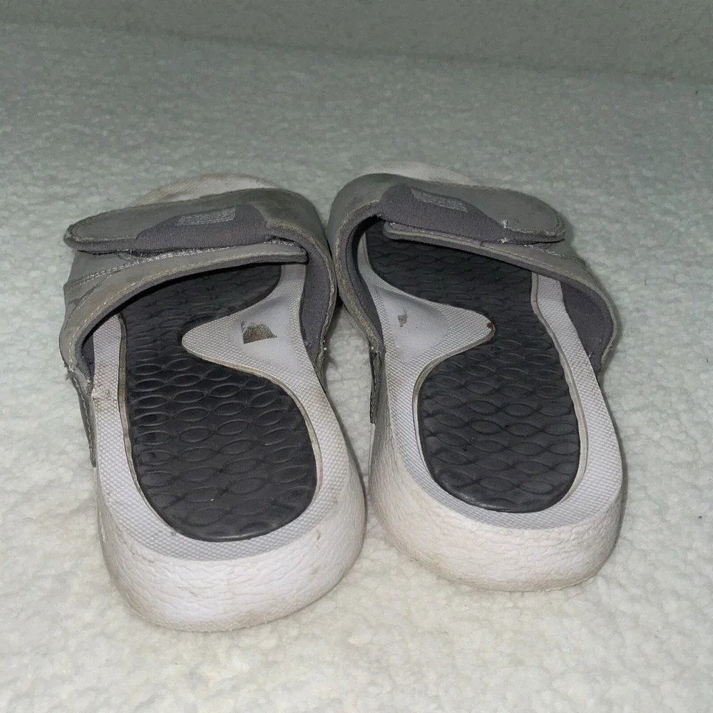 Nike Jordan AJ0022-004 Gray‎ White Slide Slip On Shoes Sandals Size 4y